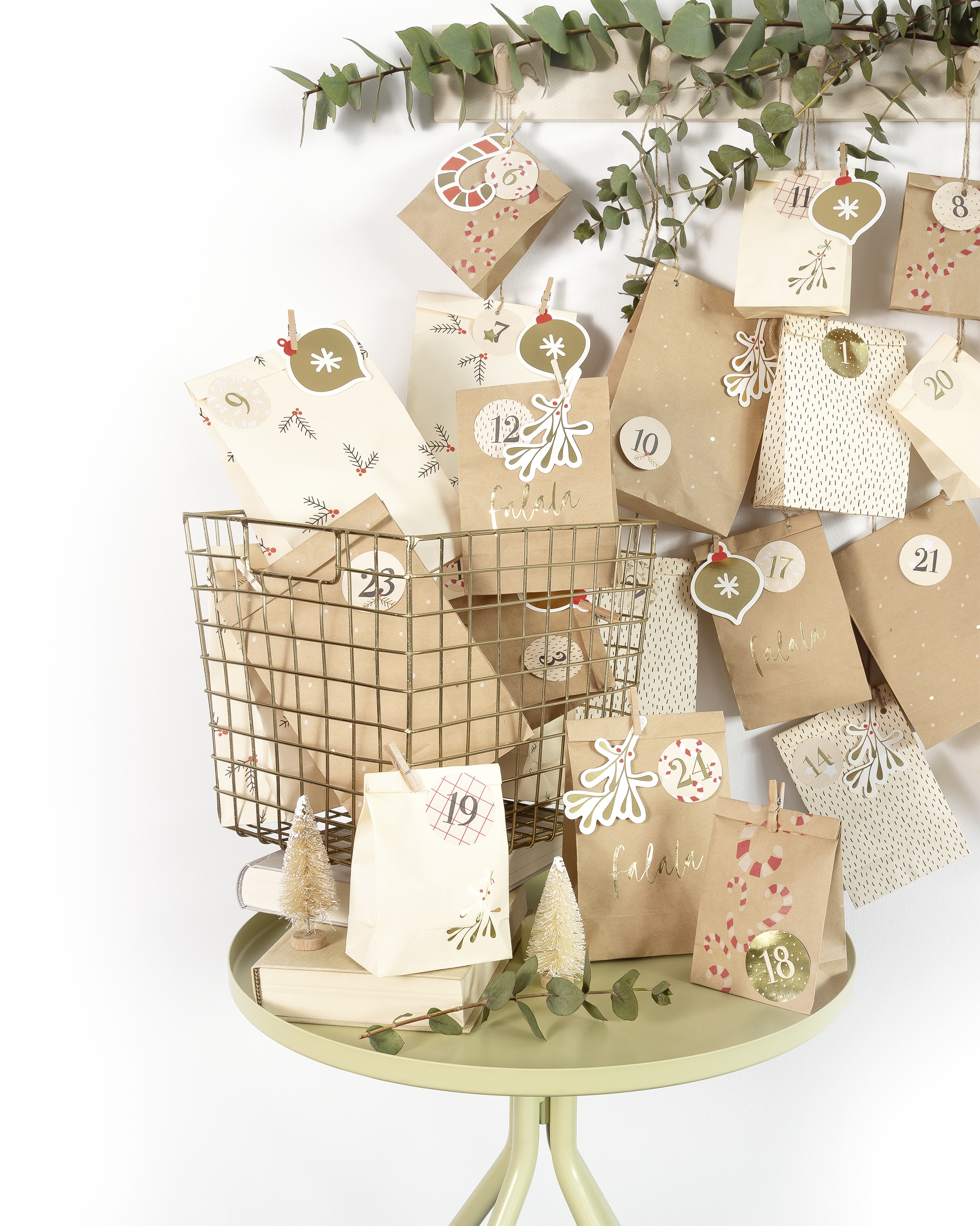 Adventný kalendár - sada - Papierové sáčky "FALALA"- 97ks