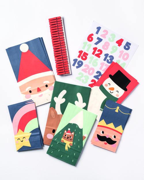 Adventný kalendár - SANTA a jeho priatelia (24 sáčkov, samolepky a štipce) - Jazvečík