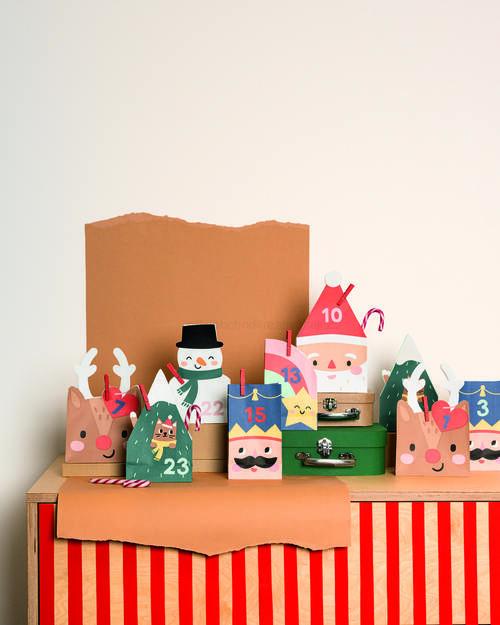 Adventný kalendár - SANTA a jeho priatelia (24 sáčkov, samolepky a štipce) - Jazvečík
